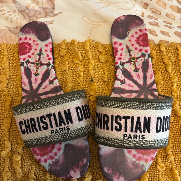 CD Pink and Black Slides - Picture 1 of 4